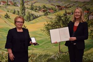 Bürgermeisterin Hannelore Reinbold-Mench mit dem Bundesverdienstkreuz ausgezeichnet